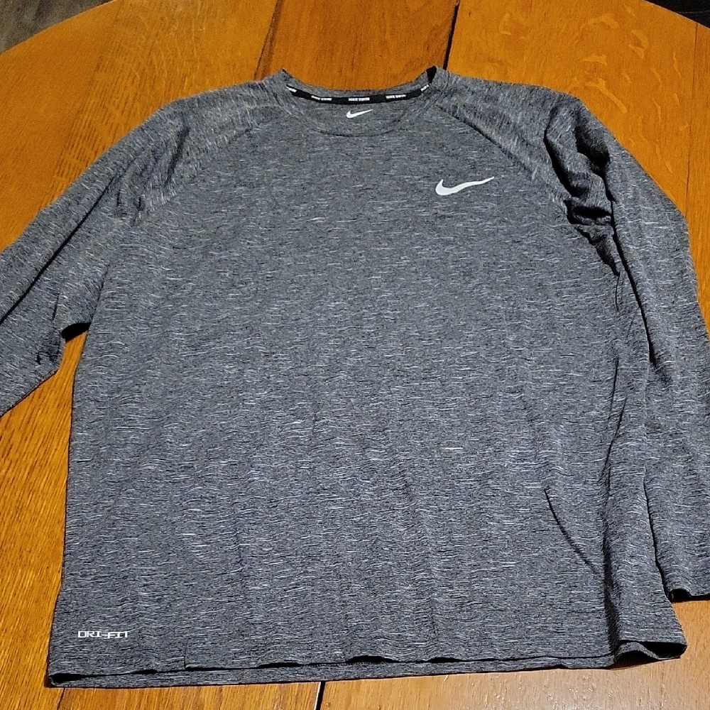 Nike Men's Heather Gray Long Sleeve Shirt